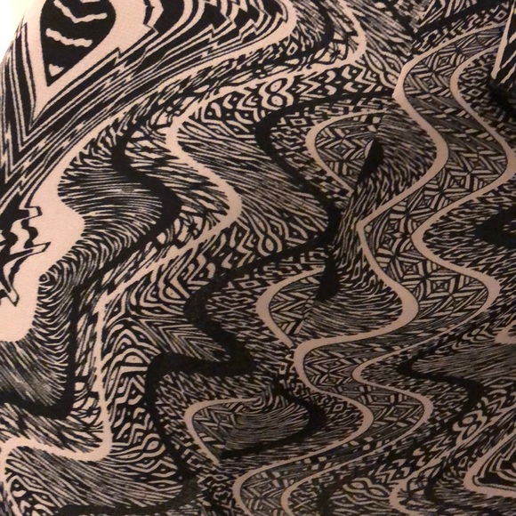 Ruffle front open back black and white tank - Picture 3 of 8